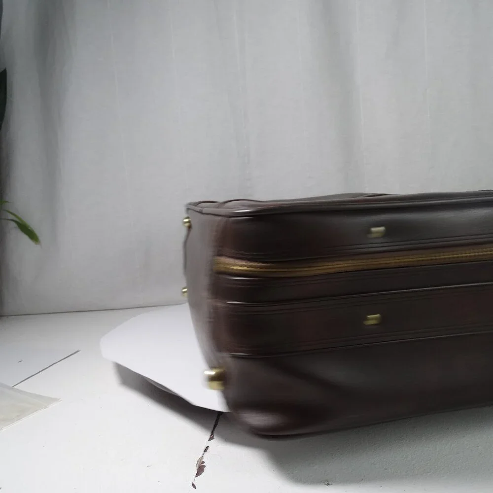 Vintage Medium Brown Leather Travel Bag with Gold Hardware